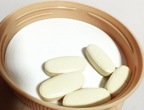 钙片和牛奶哪个补钙好（牛奶补钙快还是钙片补钙快）-硒宝网