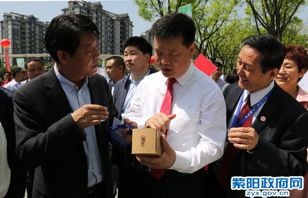 紫阳茶富硒饮品功效(喝紫阳富硒茶的好处)-硒宝网