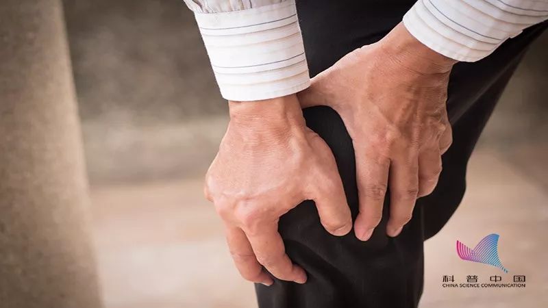 60岁补钙吃什么钙片好（补钙吃钙片好还是氨糖软骨素好）-硒宝网