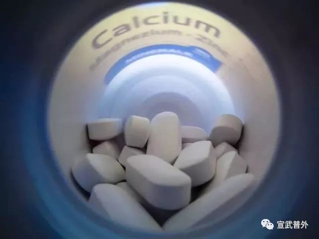 骨折后补钙吃什么钙片好(骨折补钙吃钙片好后吃什么)-硒宝网