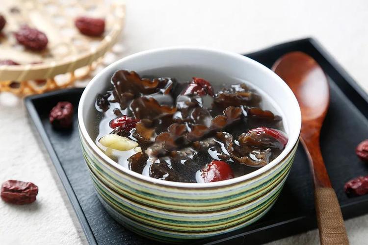 女性补铁吃什么（女性吃补铁有什么好处）-硒宝网