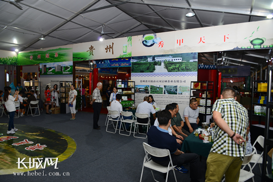 　　贵州茶企代表组团亮相北方茶博会。
