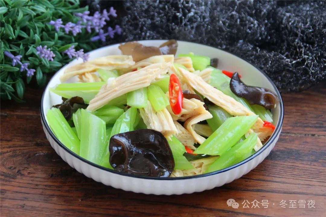 补钙吃什么（补钙吃维生素什么）-硒宝网