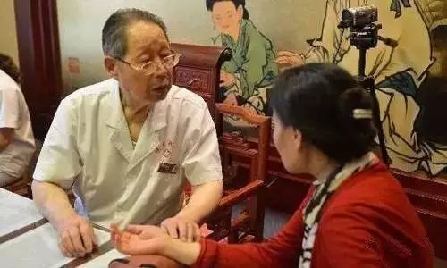 60岁以上老人补钙吃什么钙片好(老年人补钙吃钙片好吗)-硒宝网