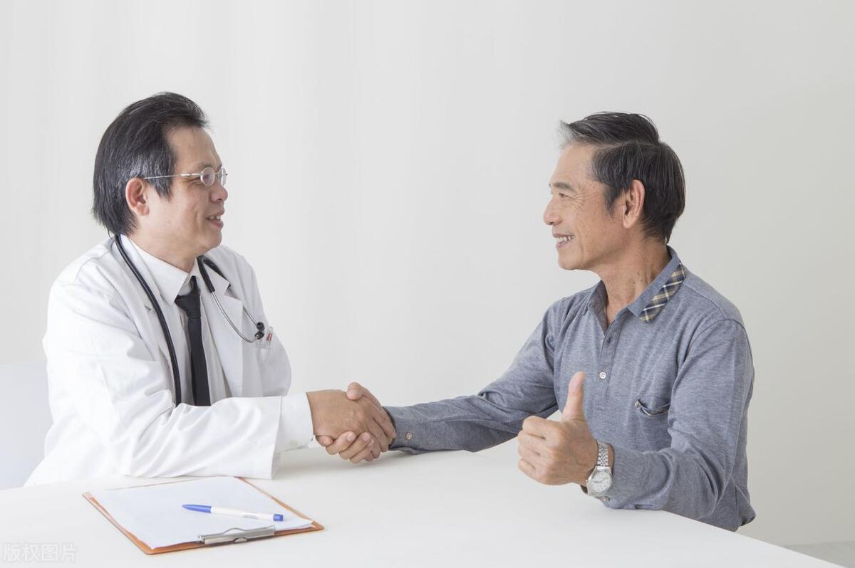 补铁大便黑色正常吗（大便黑色正常补铁吗）-硒宝网