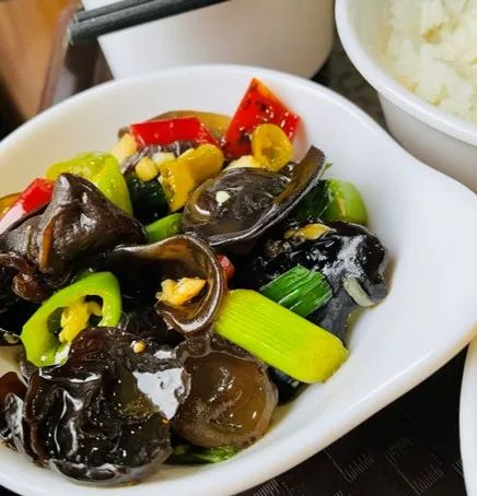 韭菜补铁吗(韭菜补铁有啥用)-硒宝网