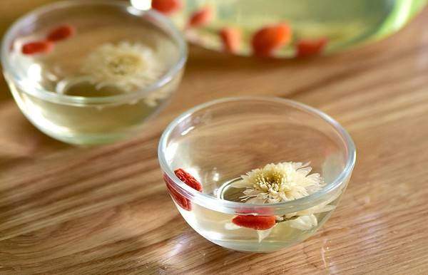 月经期能喝富硒茶吗（例假期可以吃硒片吗）-硒宝网