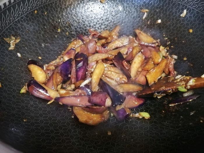 茄子补铁（缺铁性贫血吃茄子补铁吗）-硒宝网