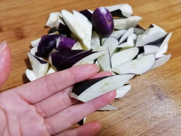 茄子补铁（缺铁性贫血吃茄子补铁吗）-硒宝网