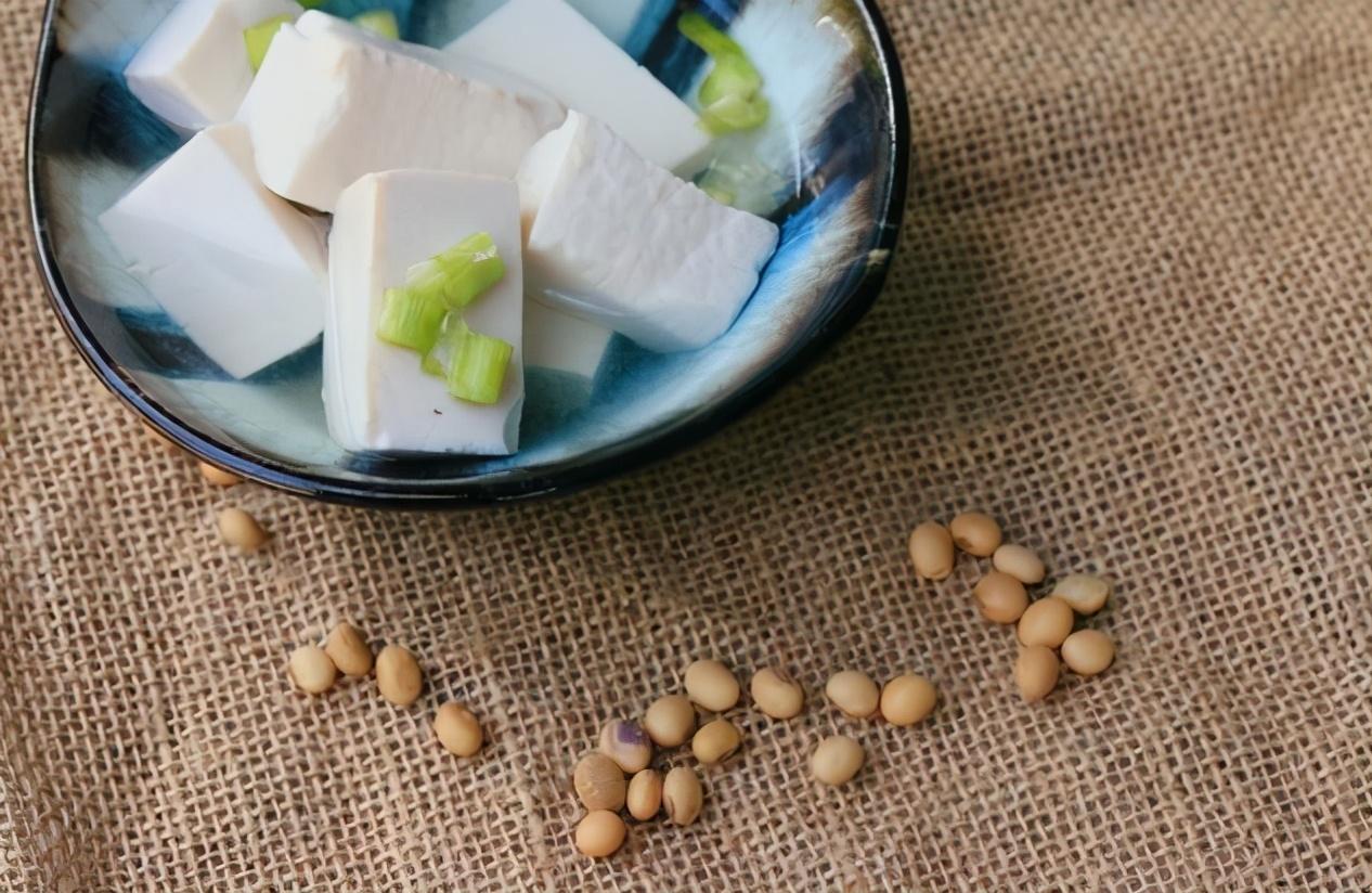 喝什么牛奶最补钙(喝牛奶补钙好还是吃钙片好)-硒宝网