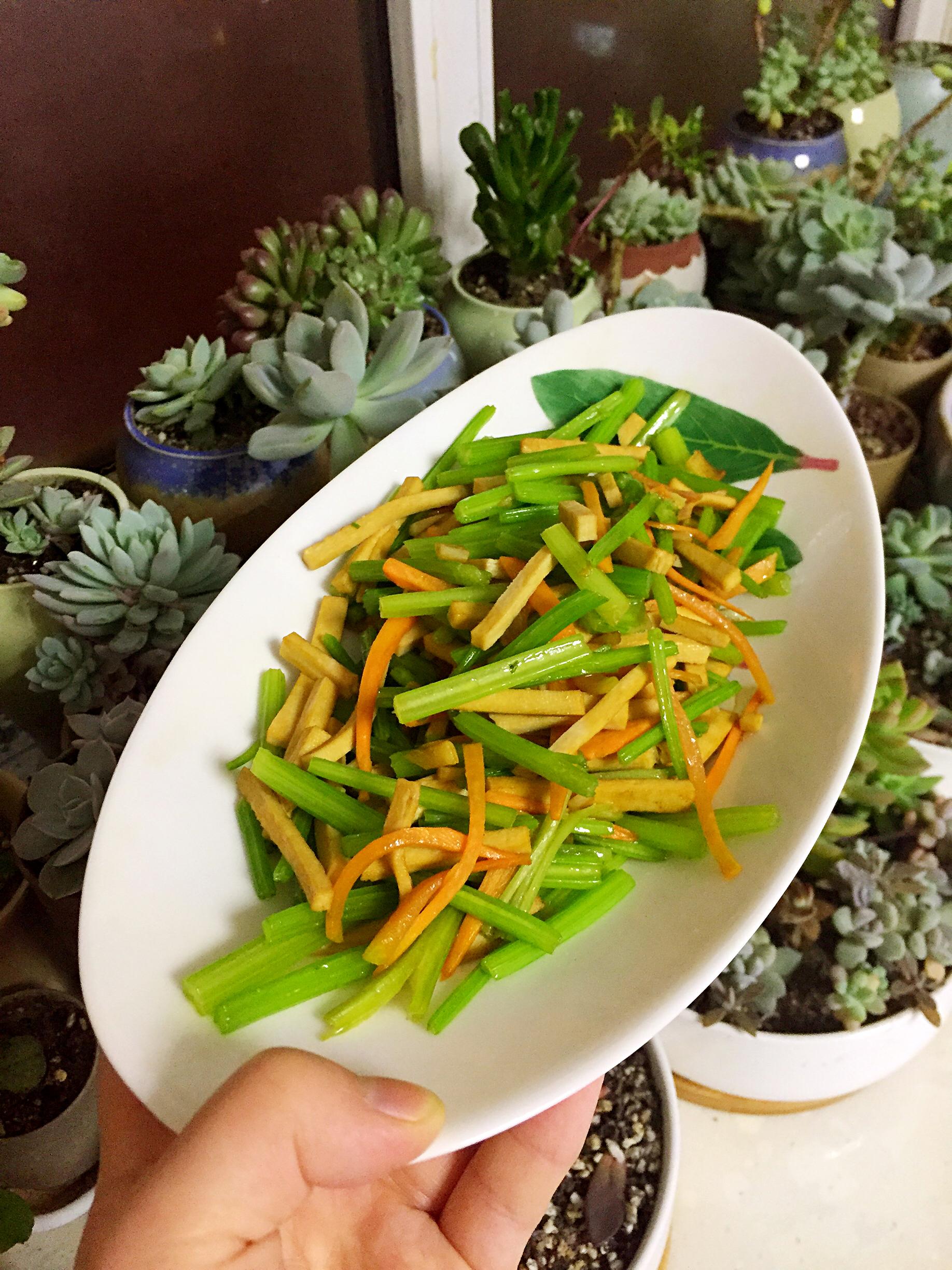 三岁补钙吃什么好（补钙吃好还是挂针好）-硒宝网