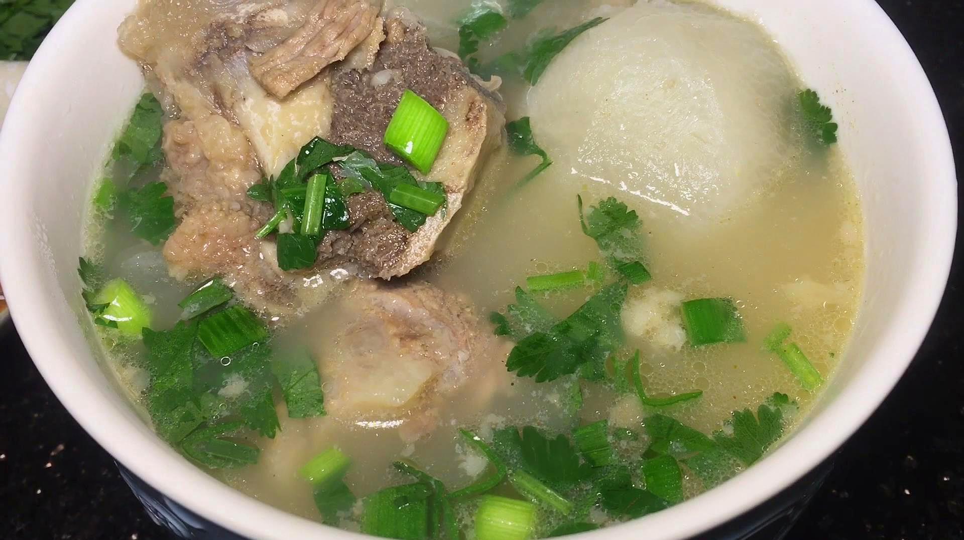 牛骨头补钙吗(补钙牛骨汤)-硒宝网