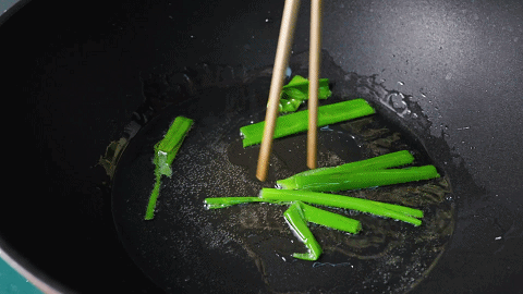 3个月宝宝补钙吃什么（补钙宝宝吃月子餐好吗）-硒宝网