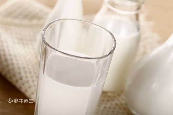 喝纯牛奶可以补钙吗(补钙可以跟牛奶一起喝吗)-硒宝网