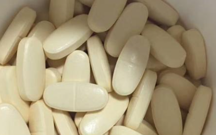 儿童换牙补钙吃哪个好(小孩换牙补钙吃什么钙片好)-硒宝网