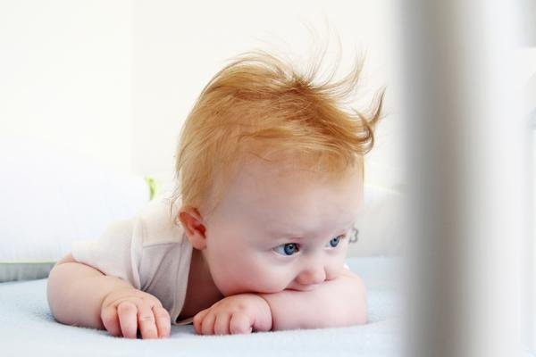 宝宝多久开始补钙(开始补钙宝宝会早熟吗)-硒宝网