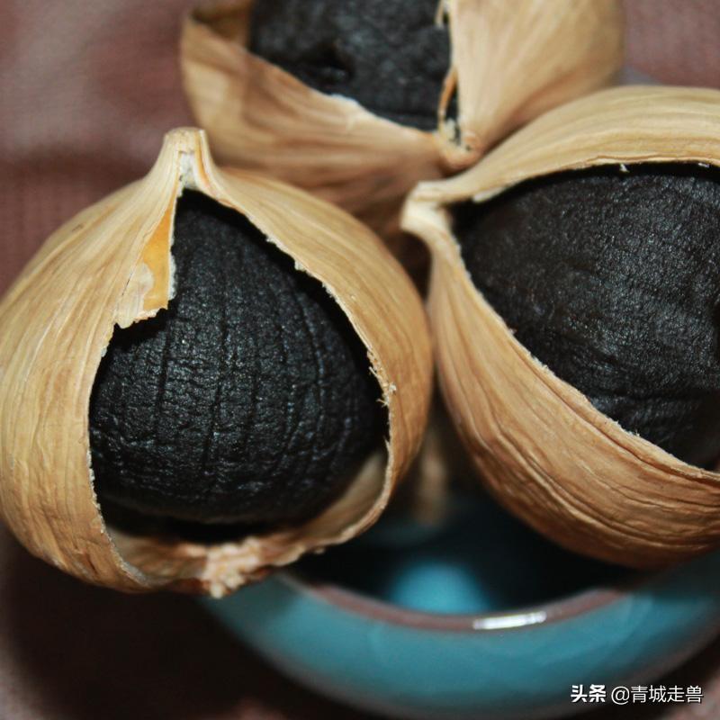 黑桑葚干泡水喝补硒吗（桑葚干补黑色素吗）-硒宝网