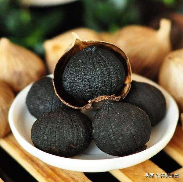 黑桑葚干泡水喝补硒吗（桑葚干补黑色素吗）-硒宝网