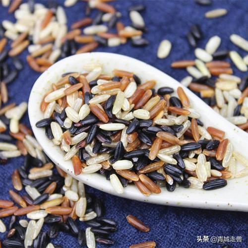 黑桑葚干泡水喝补硒吗（桑葚干补黑色素吗）-硒宝网