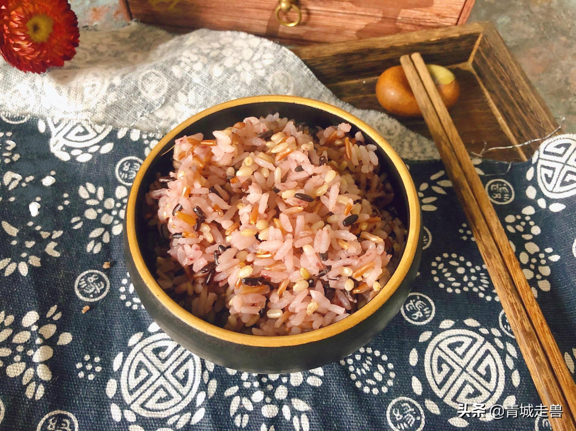 黑桑葚干泡水喝补硒吗（桑葚干补黑色素吗）-硒宝网