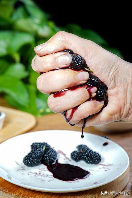 黑桑葚干泡水喝补硒吗(桑葚干泡水喝可以黑发吗)-硒宝网