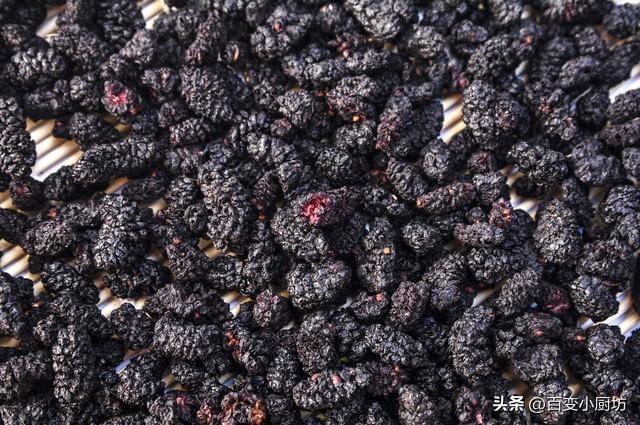 黑桑葚干泡水喝补硒吗(桑葚干泡水喝可以黑发吗)-硒宝网