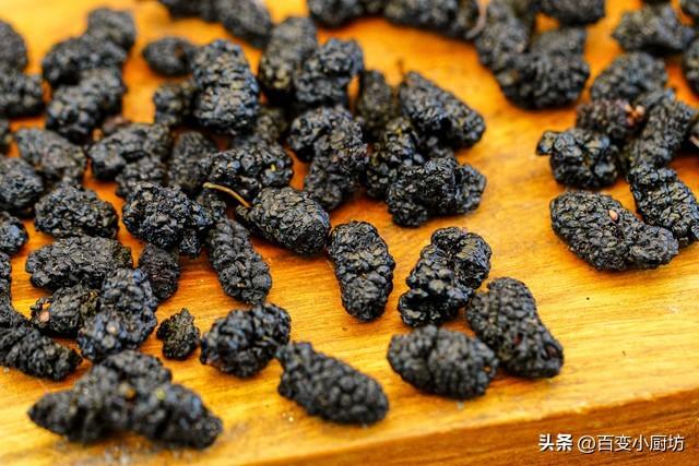 黑桑葚干泡水喝补硒吗(桑葚干泡水喝可以黑发吗)-硒宝网