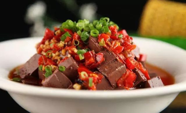 吃猪血补铁吗(吃猪血能治疗缺铁性贫血吗)-硒宝网