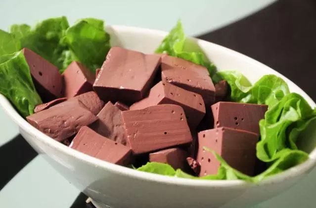 吃猪血补铁吗(吃猪血能治疗缺铁性贫血吗)-硒宝网