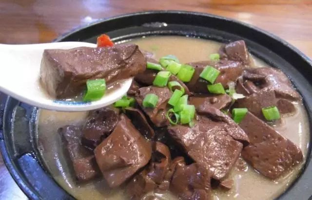 吃猪血补铁吗(吃猪血能治疗缺铁性贫血吗)-硒宝网