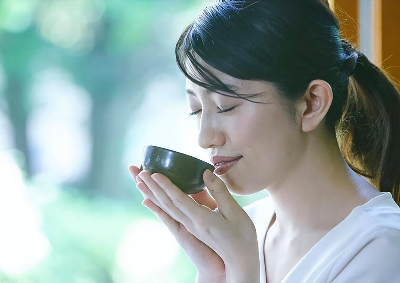 成年女性补钙吃什么钙片好(成年补钙女性吃钙片好不好)-硒宝网