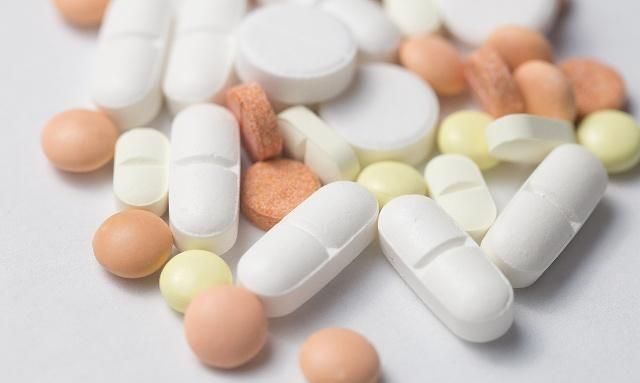 孕晚期多少周停止补钙（孕晚期钙片停几天不吃有影响吗）-硒宝网