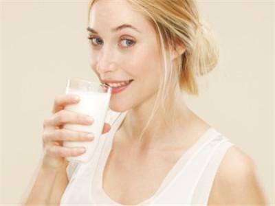 孕妇什么时候开始补钙（孕妇开始补钙时候吃什么好）-硒宝网