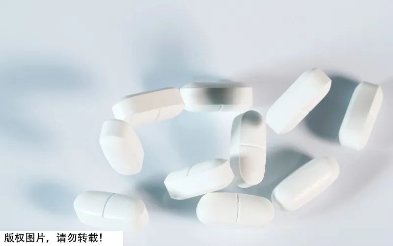 中年吃什么钙片补钙效果最好（中年人补钙食补好还是吃钙片好）-硒宝网