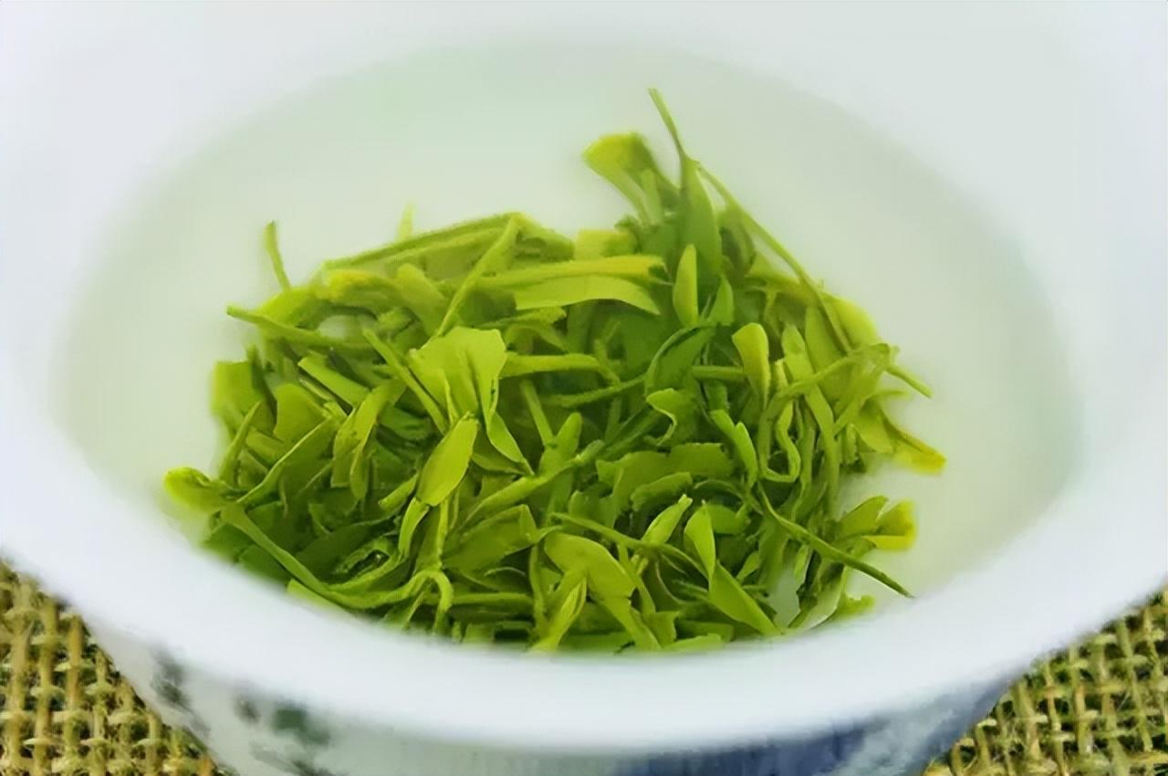 高山绿茶富硒茶啥意思(高山绿茶是什么口感的茶)-硒宝网