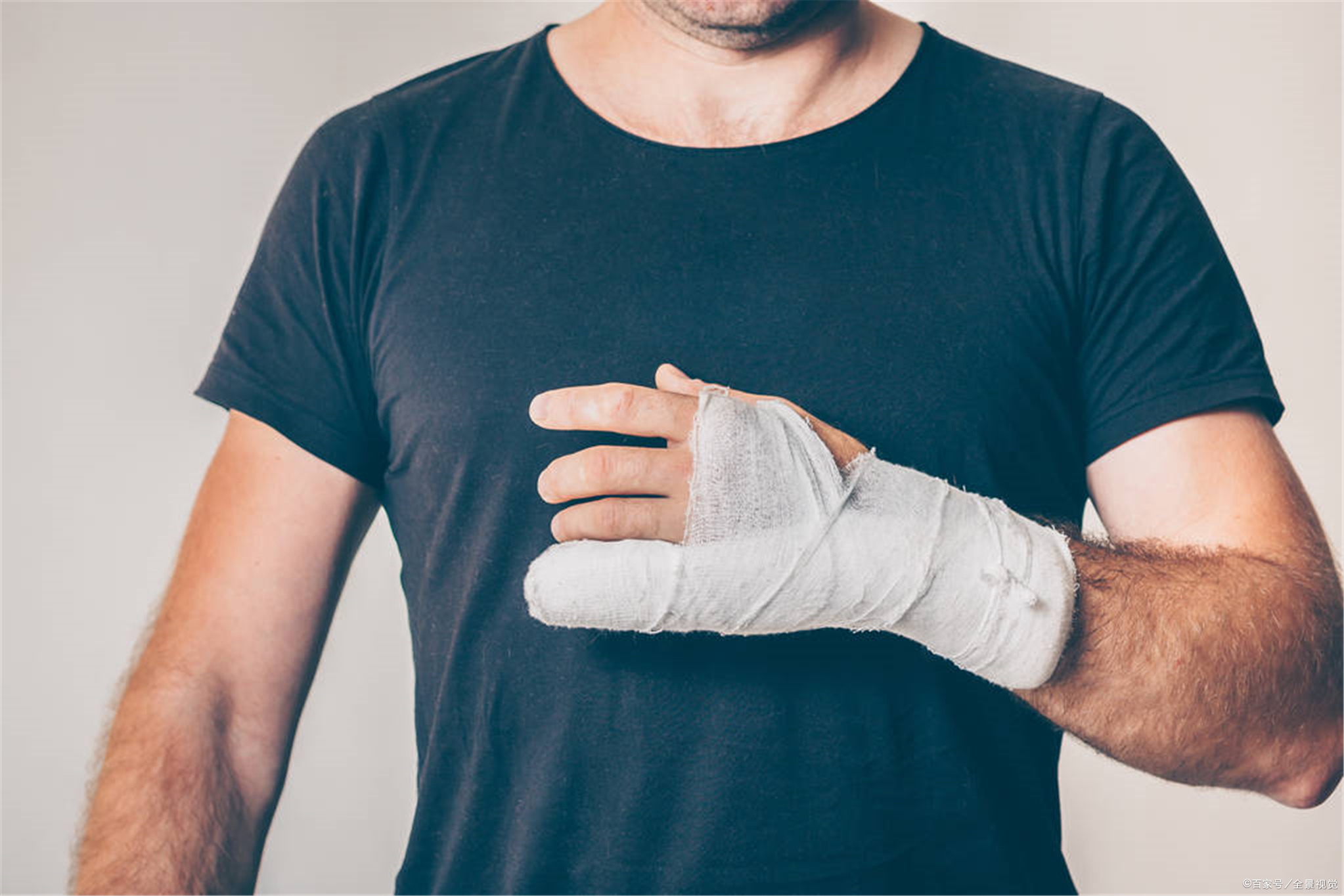 把骨头嚼碎吃补钙吗（吃骨头的钙片）-硒宝网