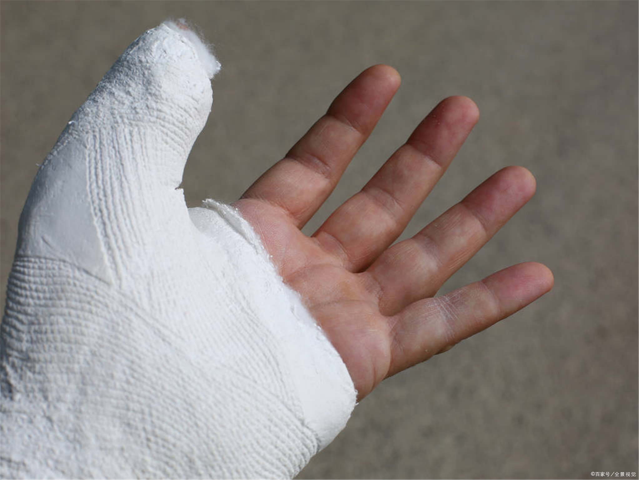 把骨头嚼碎吃补钙吗（吃骨头的钙片）-硒宝网