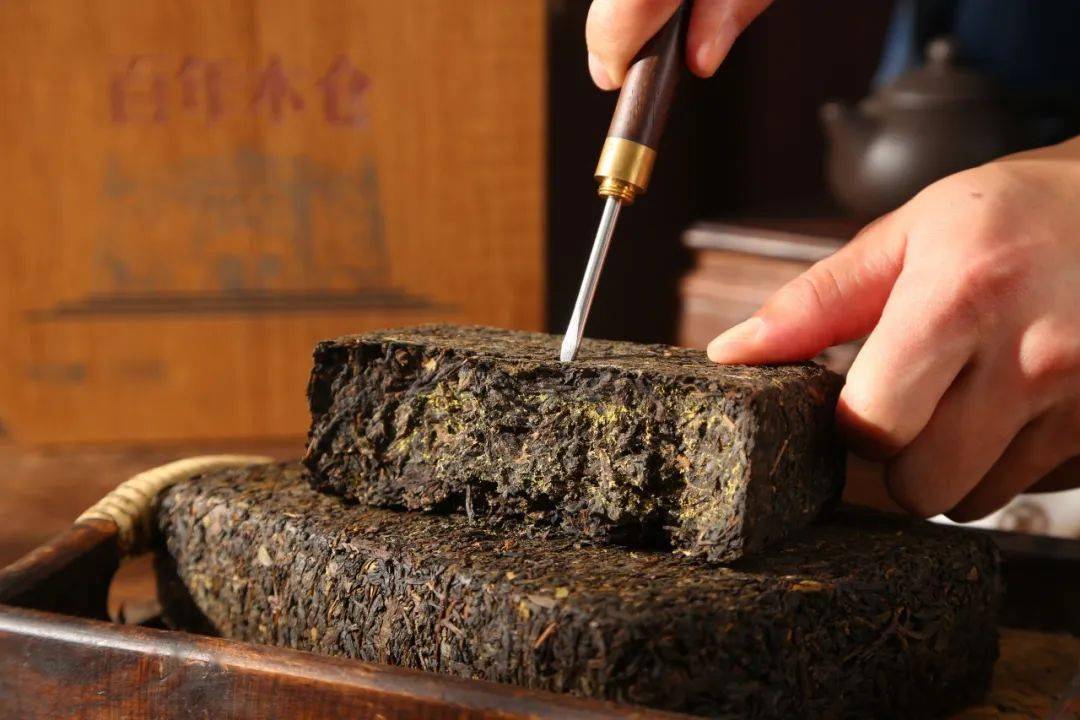 富硒黑茶可以泡药酒吗（黑茶泡酒能喝吗）-硒宝网