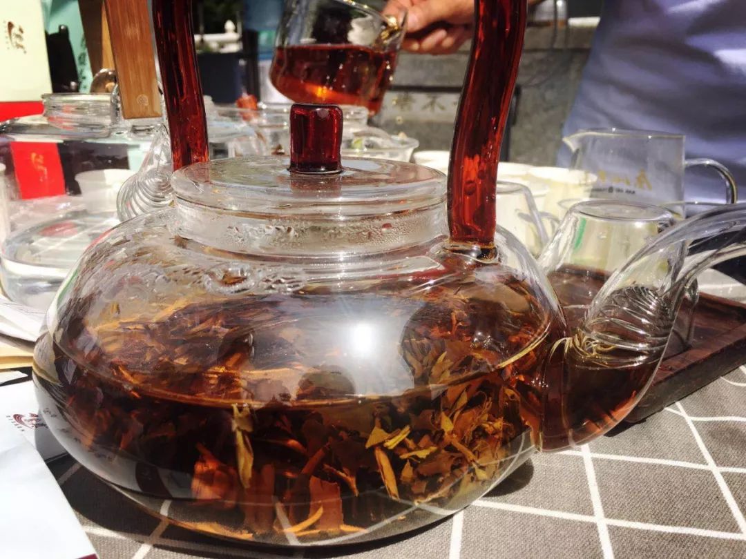 富硒绿茶和黑茶哪个好(绿茶与黑茶哪个更抗癌)-硒宝网