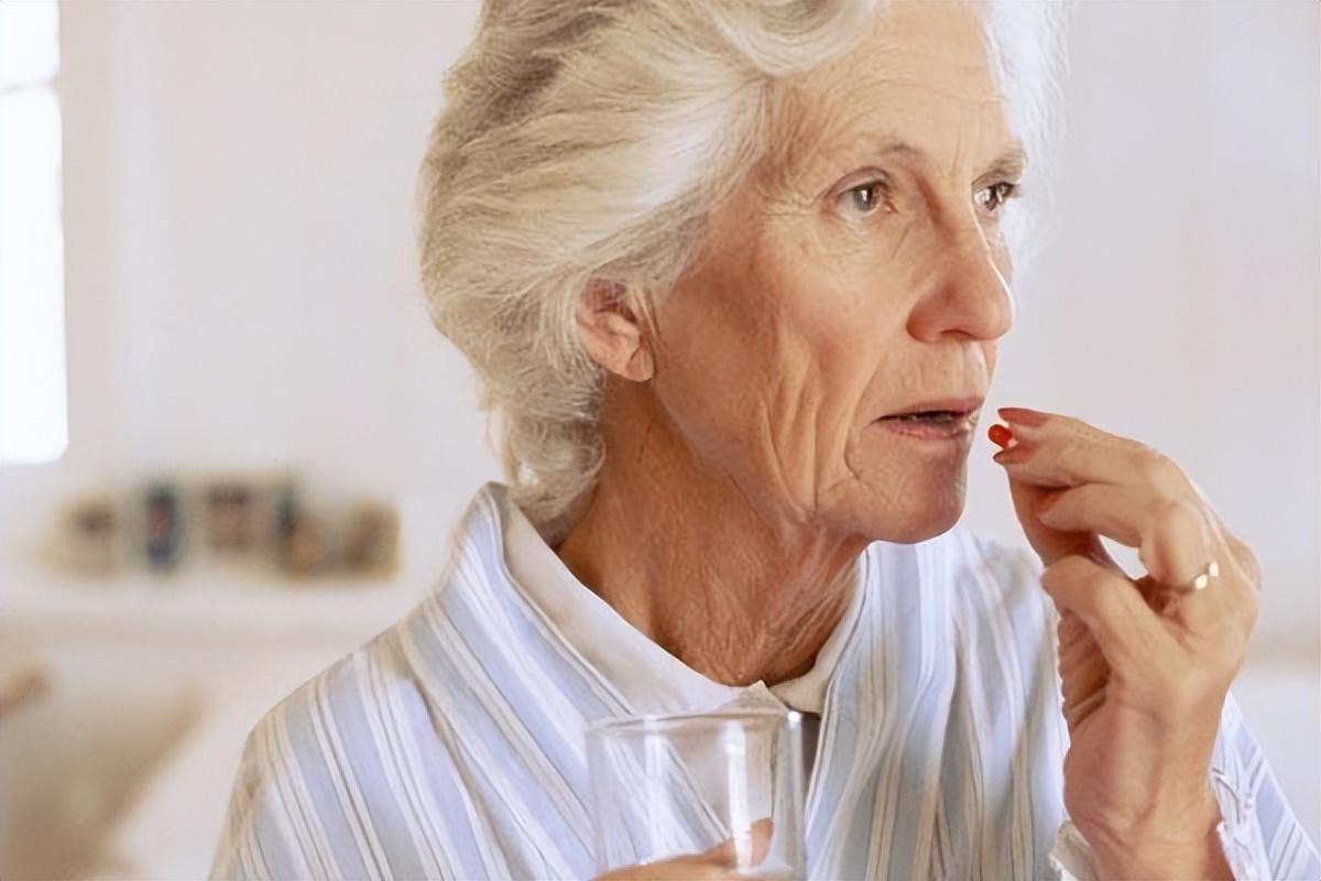 补钙空腹还是饭后吃（饭后空腹补钙吃什么药）-硒宝网