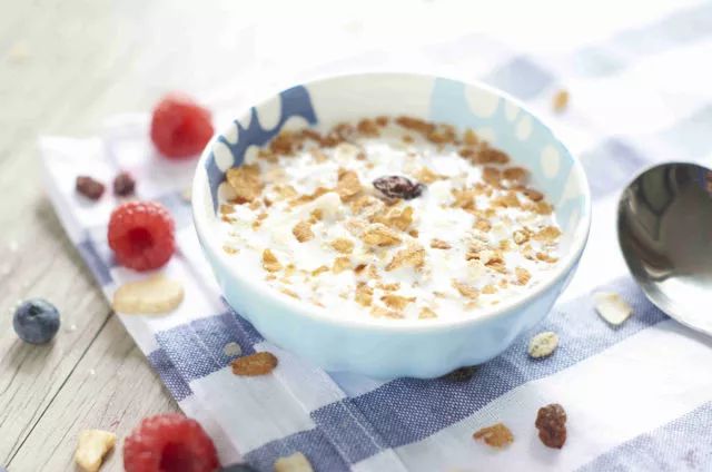 女孩补钙的最佳年龄段（补钙最好的年龄段）-硒宝网