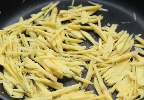 富硒大米炒姜丝怎么炒（炒大米姜丝的功效）-硒宝网