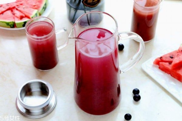 富硒西瓜打水果汁好吗（西瓜果汁富硒打水好吗）-硒宝网