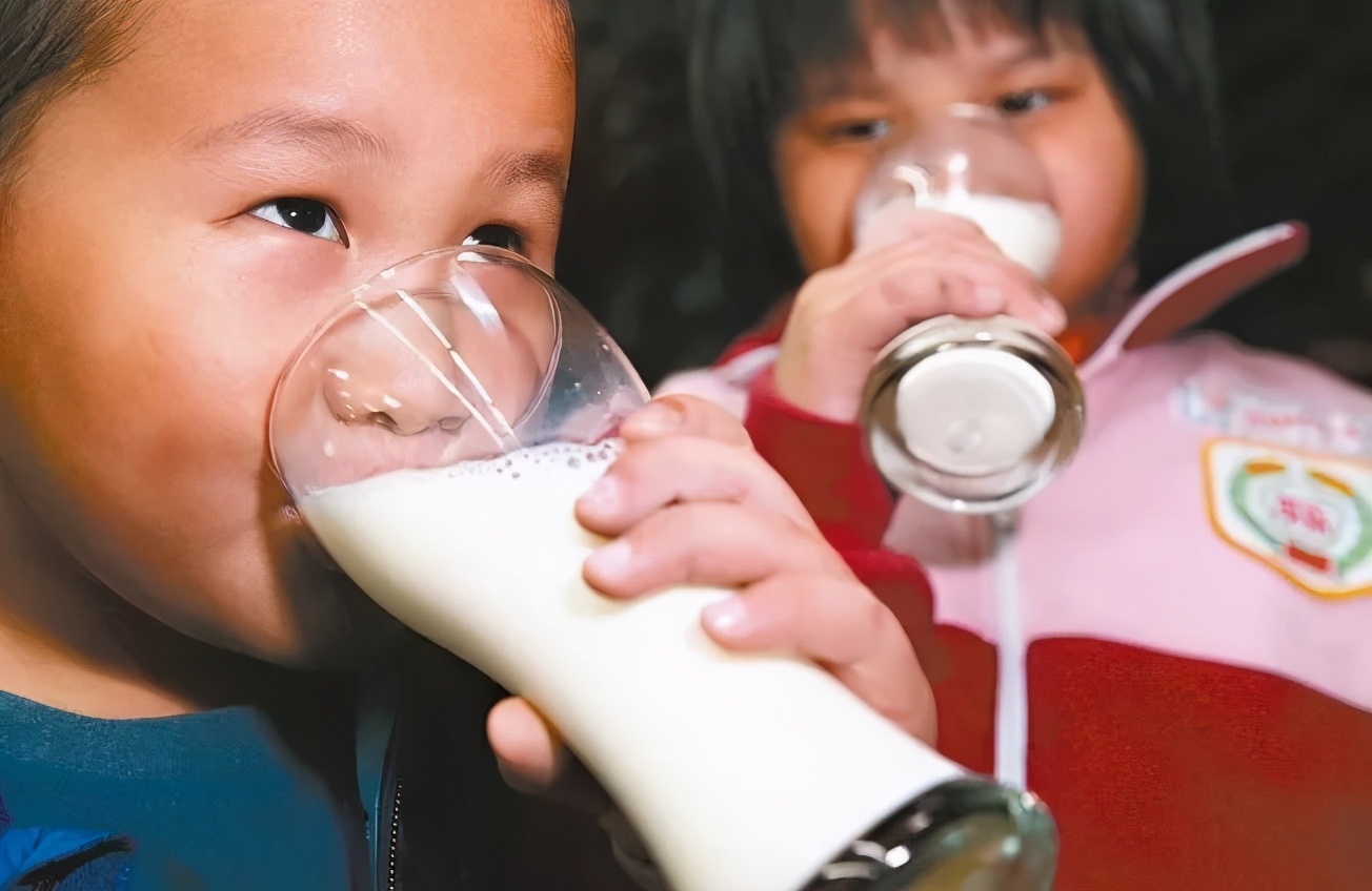 婴儿什么时候可以补钙(婴儿补钙时候可以喝牛奶吗)-硒宝网
