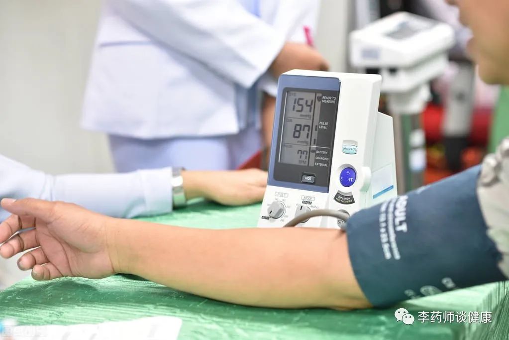 吃硒维康能喝三七粉吗（喝三七粉能吃维生素c吗）-硒宝网