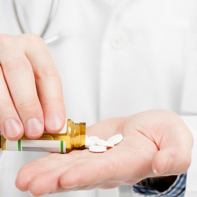 50岁补钙吃什么钙片好(补钙吃钙片好还是软骨素好)-硒宝网