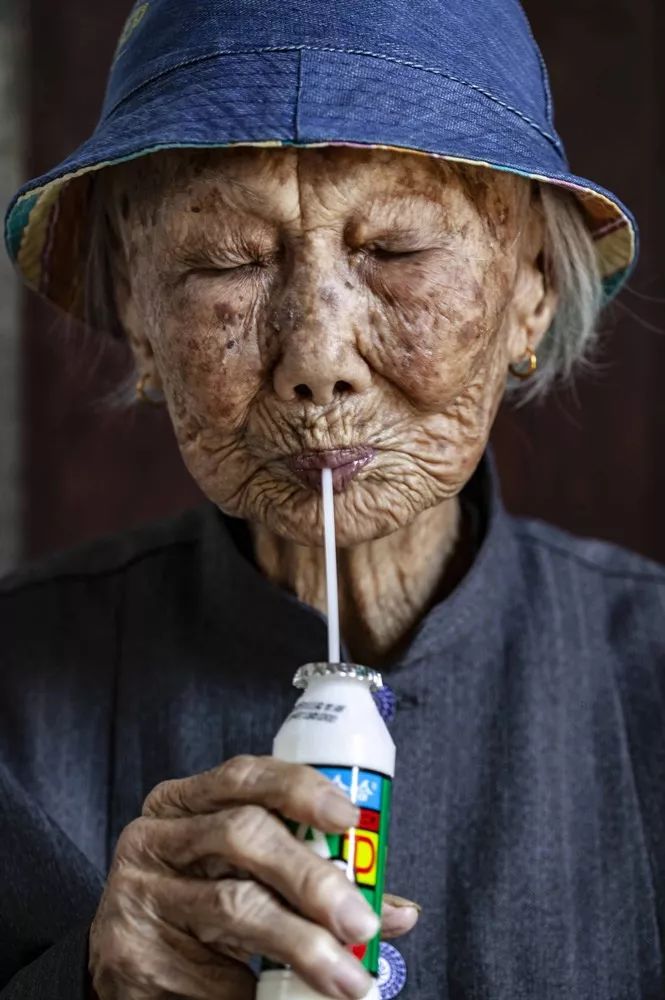 80岁以上老人补硒多少(老人补硒的危害)-硒宝网