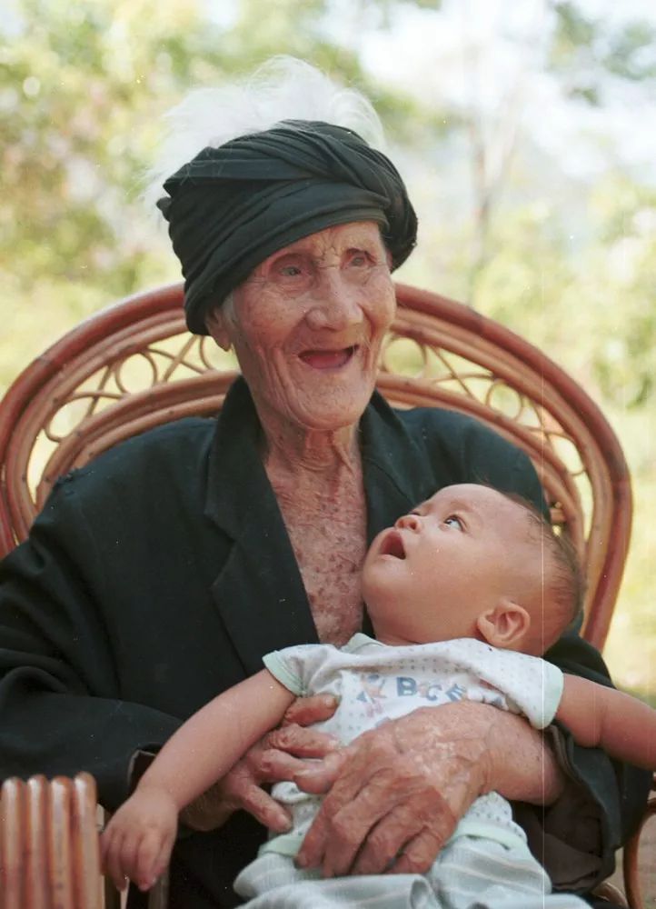 80岁以上老人补硒多少(老人补硒的危害)-硒宝网