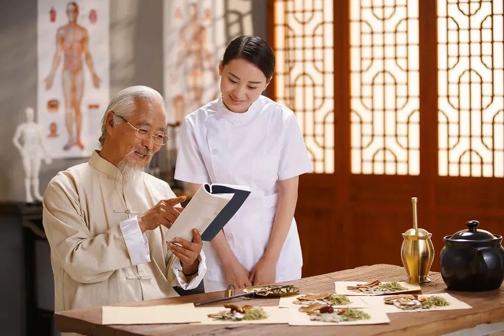 80岁以上老人补硒多少(老人补硒的危害)-硒宝网