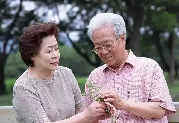 补锌补硒吃啥好点呢女性（补女性吃点好补锌硒片有用吗）-硒宝网